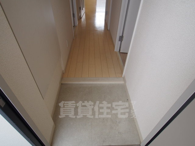 ＪＲ東海道本線 西大路駅 徒歩6分 3階建 築16年の玄関写真
