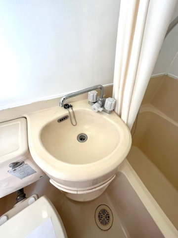 洗面設備　※他号室の写真です。