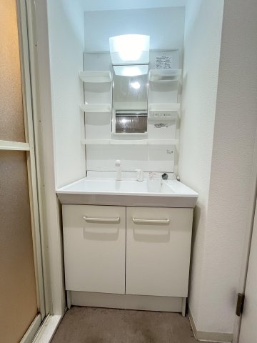 洗面設備　コンパクトで使いやすい洗面所