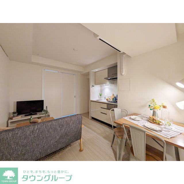 居室・リビング　家具・調度品ついては実際の賃貸には含まれません。