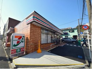 コンビニ　セブンイレブン 横浜前里町4丁目店（コンビニ）まで440m