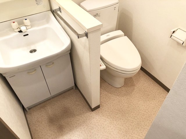 トイレ　温水洗浄便座