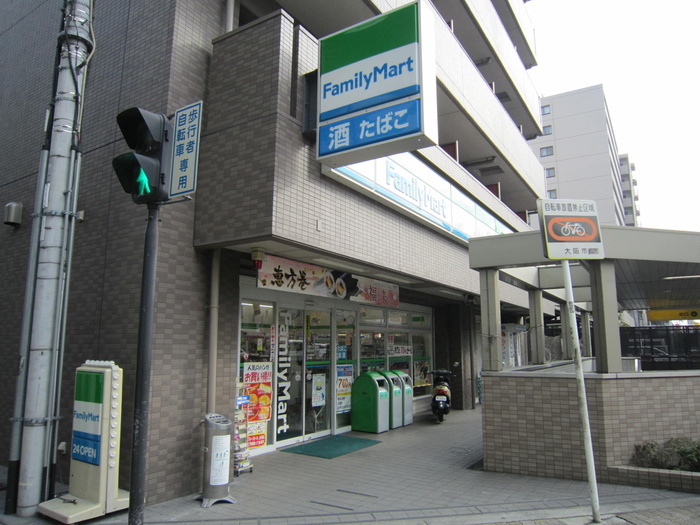 コンビニ　ファミリーマート（コンビニ）まで150m
