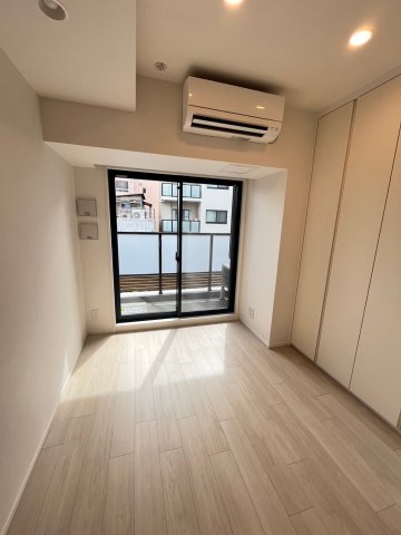 その他部屋・スペース　広くて明るい寝室