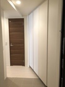 玄関　写真は同タイプ住居です。
