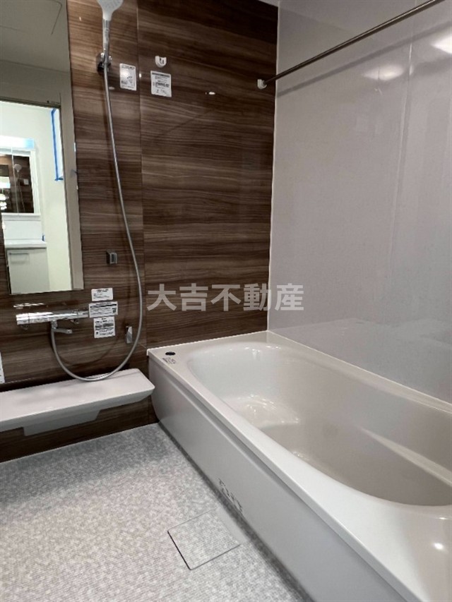 バス・シャワールーム　※別部屋の写真です