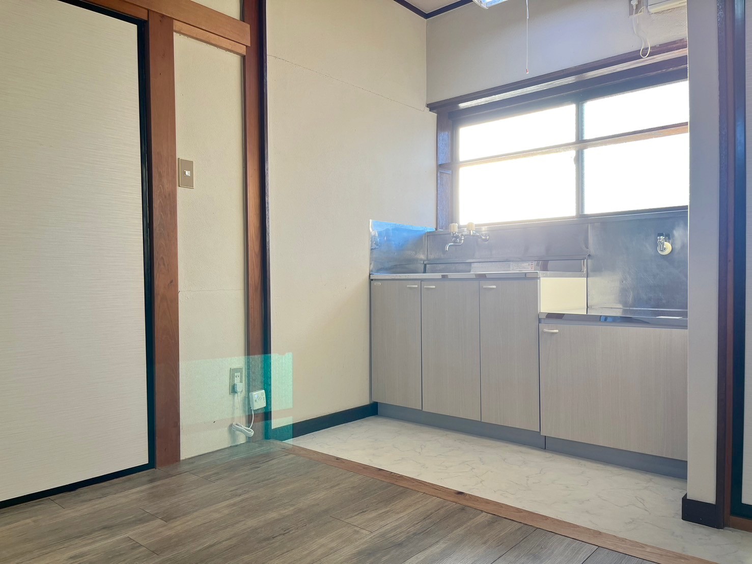 キッチン　換気扇他、採光有！