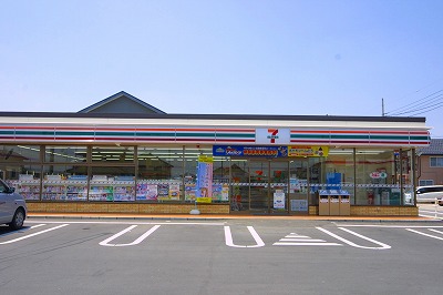 コンビニ　セブンイレブン伊勢崎南茂呂町二丁目店（コンビニ）まで620m