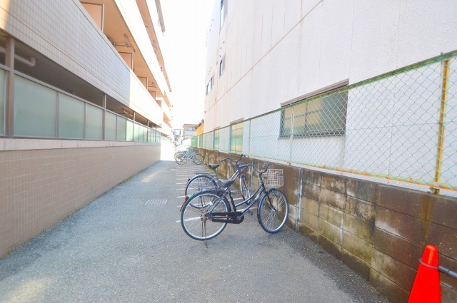 ドラックストア　くすりのレデイ海田店（ドラッグストア）まで709m