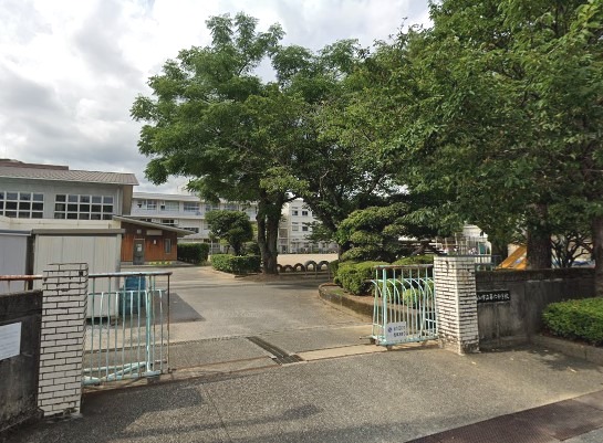小学校　高知市立第六小学校（小学校）まで333m