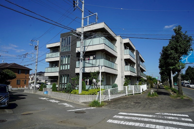 エレガンス湘南の建物外観