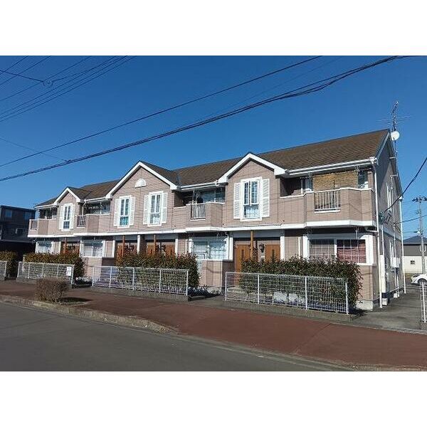 柴田郡柴田町槻木駅西のアパートの建物外観