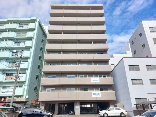 松山市宮田町のマンションの建物外観