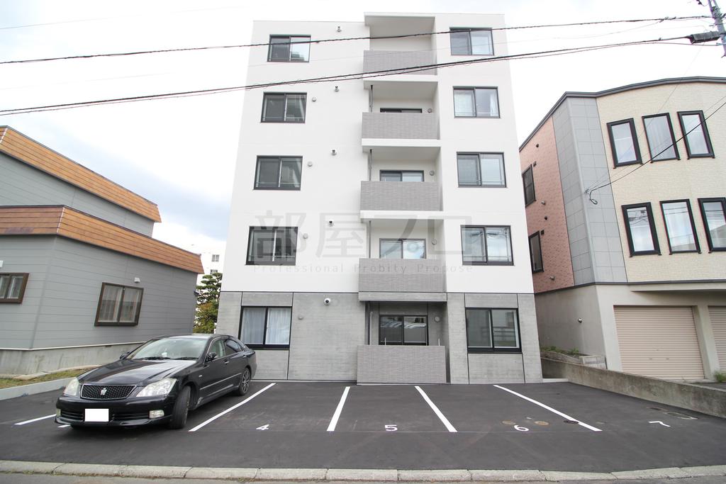 札幌市豊平区月寒東一条のマンションの建物外観