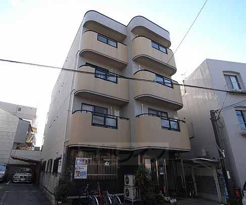 京都市東山区上新シ町のマンションの建物外観