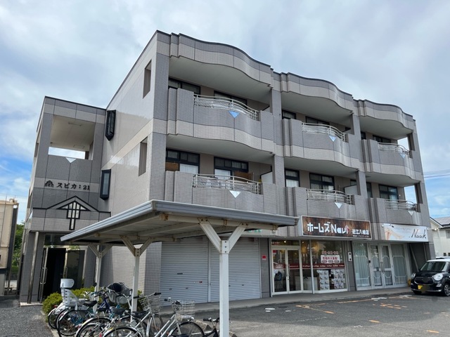 近江八幡市鷹飼町北のマンションの建物外観