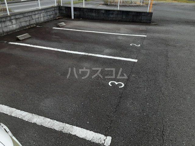 【ラ・ソフィアの駐車場】