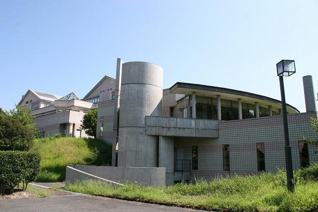 【奈良市西大寺北町のマンションの図書館】