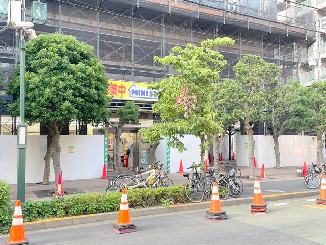 【新宿区新宿のマンションのコンビニ】