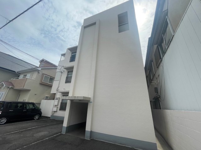 【ハイツ新伊丹の建物外観】