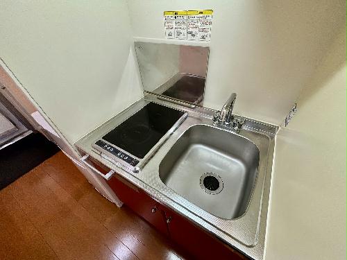 キッチン　設備・仕様は号室により異なる為、現況を優先いたします。