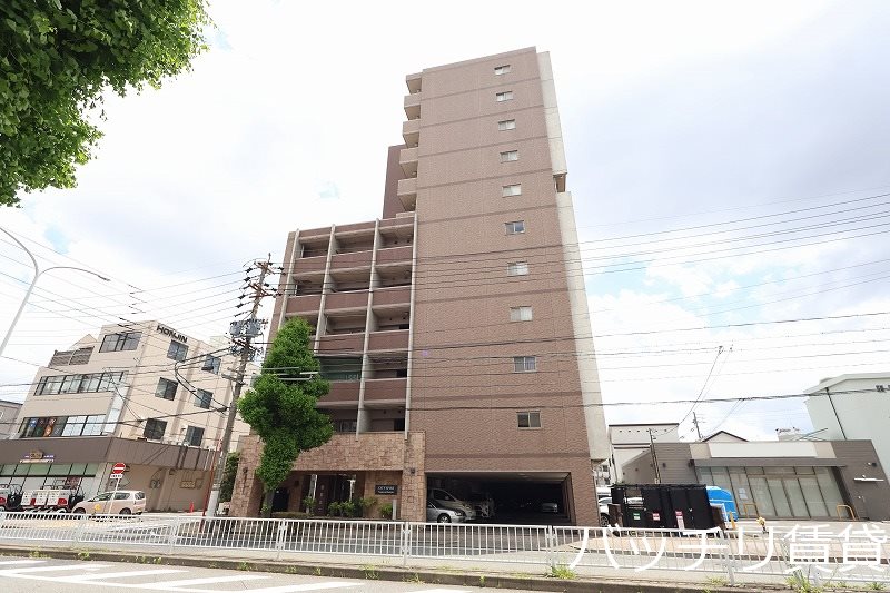 【名古屋市中村区鳥居通のマンションの建物外観】