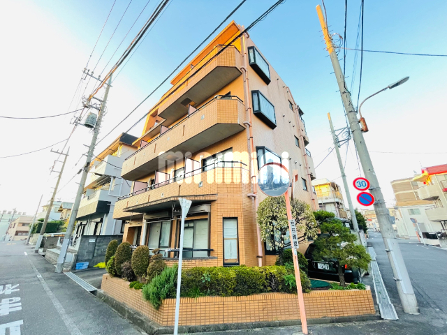 建物外観　スーパーやコンビにが近く生活のしやすい恵まれた好立地