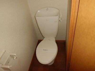 トイレ　風呂とトイレは別スペース。