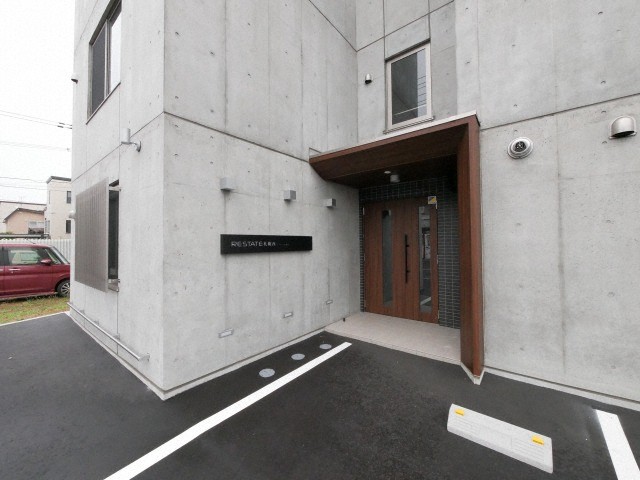 【札幌市西区発寒二条のマンションのエントランス】