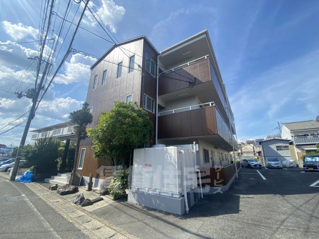 京都市伏見区深草大亀谷大山町のマンションの建物外観