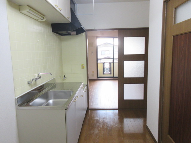 キッチン　キッチンからリビング方面