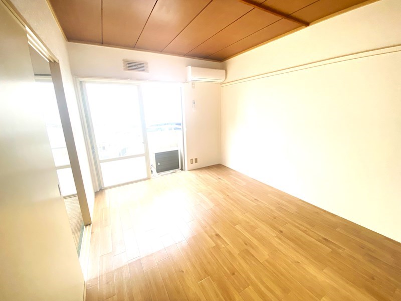 居室・リビング　洋室※他号室の参考写真となります