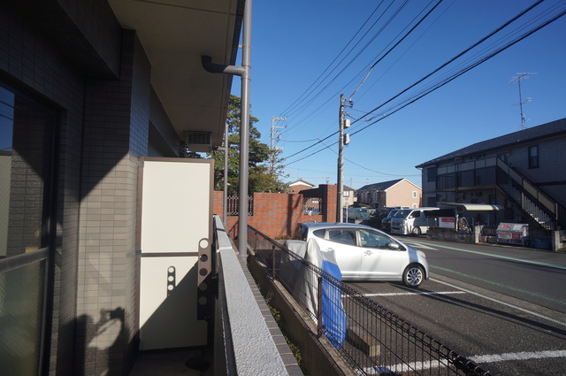 眺望　バルコニーからの景色です！圧迫感がないので暮らしやすい♪