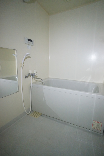 バス・シャワールーム　追い焚き機能付バス☆入浴時間がずれても安心ですね♪