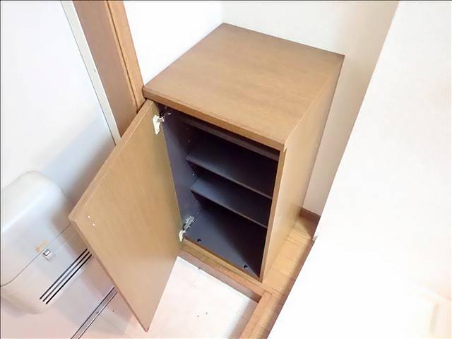 玄関　下駄箱付きですので、玄関周りがスッキリします。