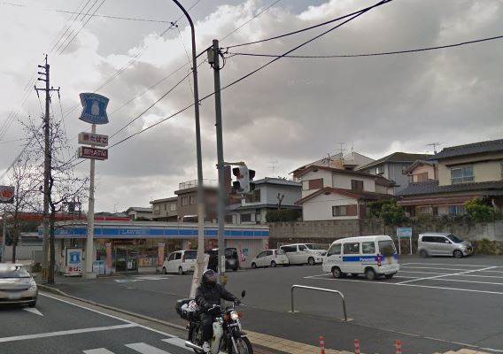 コンビニ　ローソン 八幡日吉台二丁目店（コンビニ）まで692m