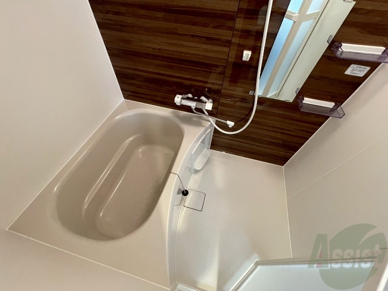 バス・シャワールーム　お風呂になります。一日の疲れを癒してくださいね。