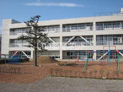 小学校　あわら市立本荘小学校（小学校）まで1028m