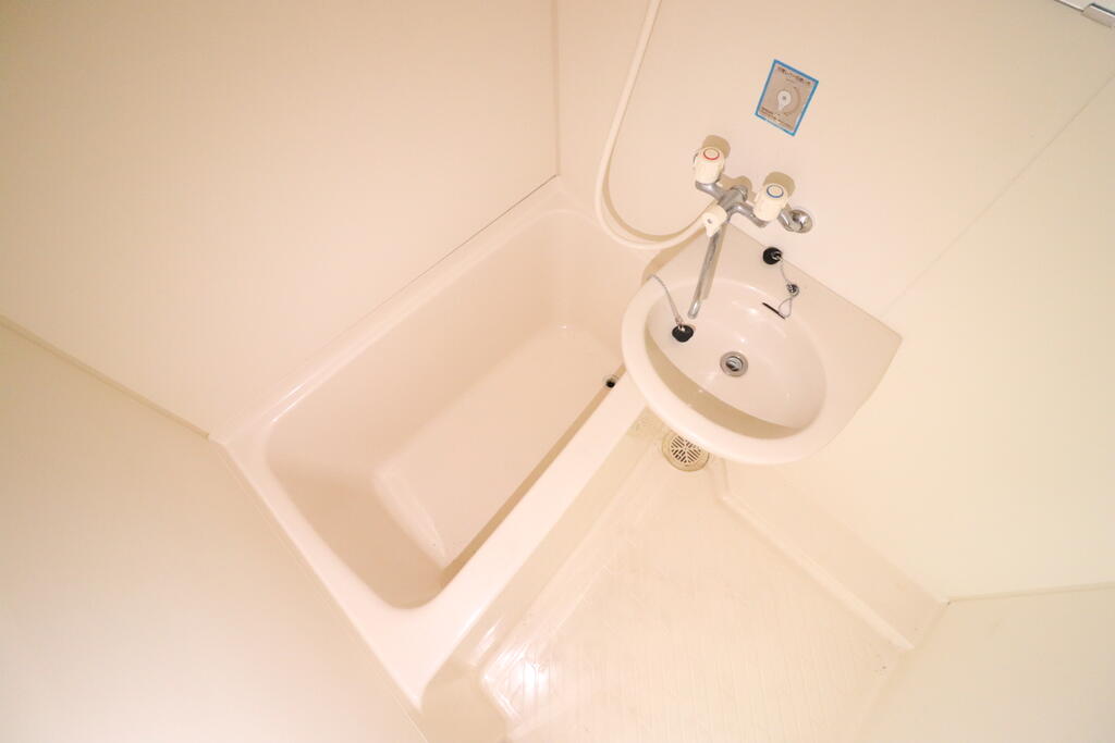 バス・シャワールーム　お風呂と洗面台です！
