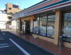 コンビニ　セブンイレブン広島新庄店（コンビニ）まで106m