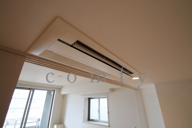 玄関　ビルトインエアコン