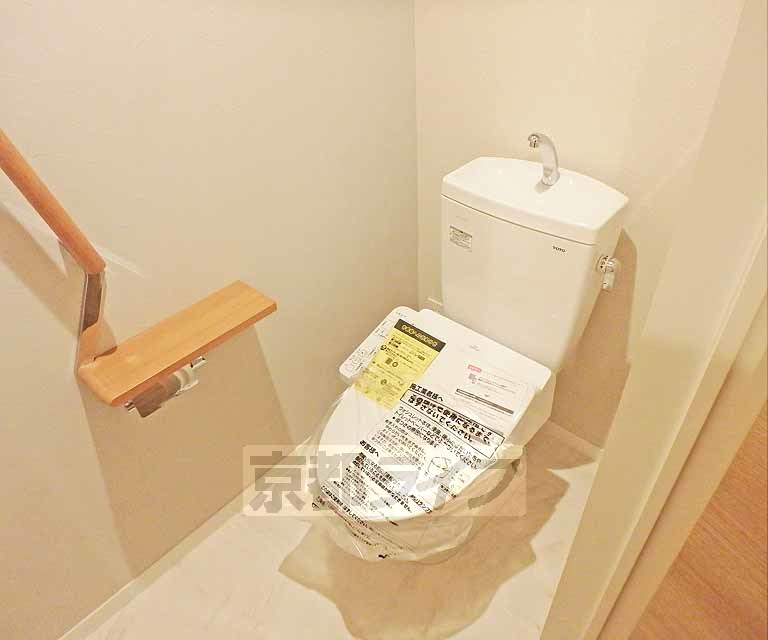 トイレ　ウォシュレット機能付きトイレです。