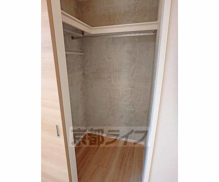 収納　広々したウォークインクローゼットです。