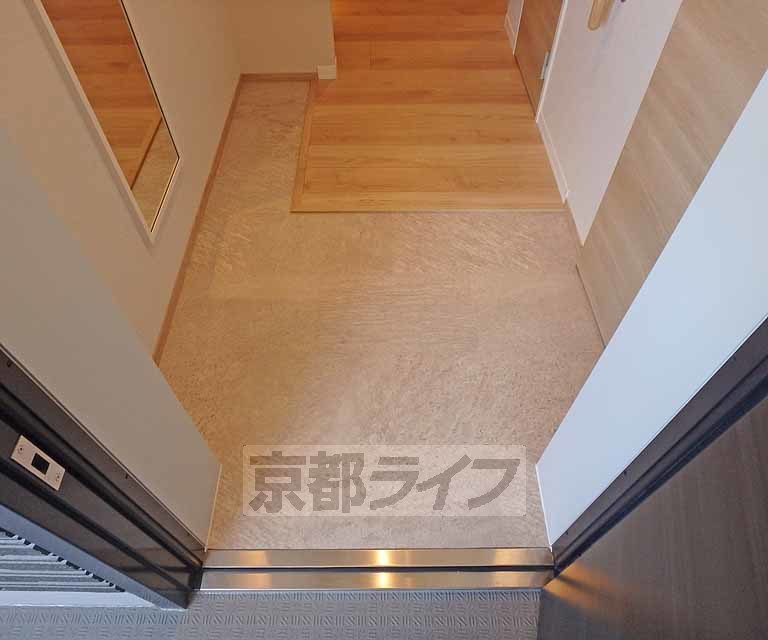 玄関　段差が低くて上がりやすい玄関です。