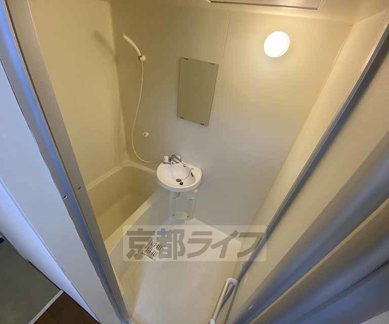 バス・シャワールーム　シンプルな２点ユニットバスです。