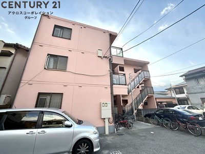 建物外観　敷地内駐車場・駐輪場あり