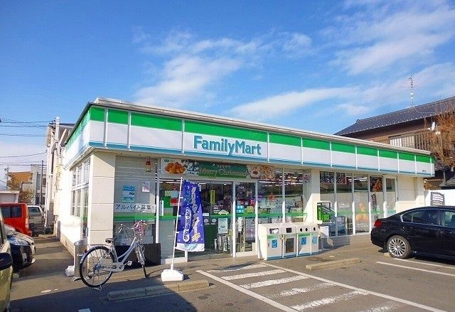 コンビニ　ファミリーマート（コンビニ）まで190m