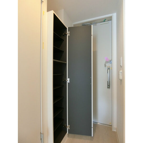 玄関　※別室の参考写真の為、現況優先です。