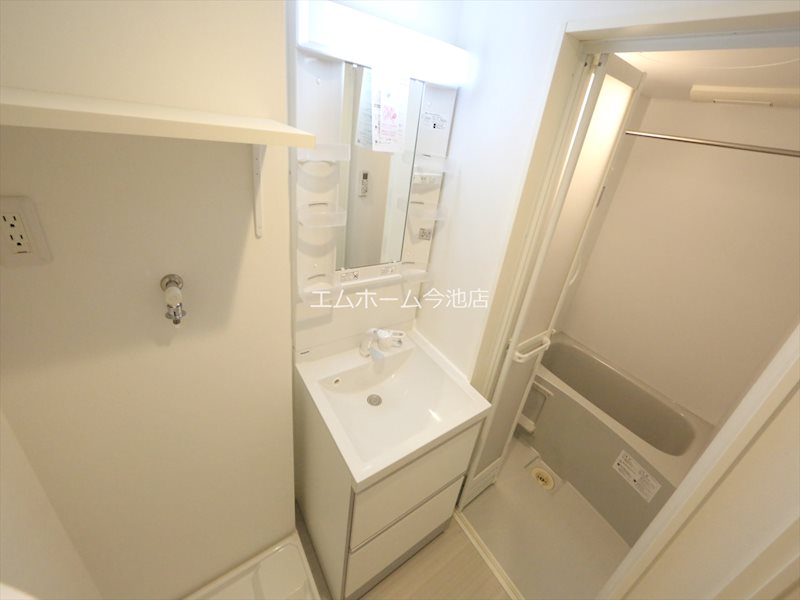 洗面設備　脱衣所　独立洗面台（シャンプードレッサー付）