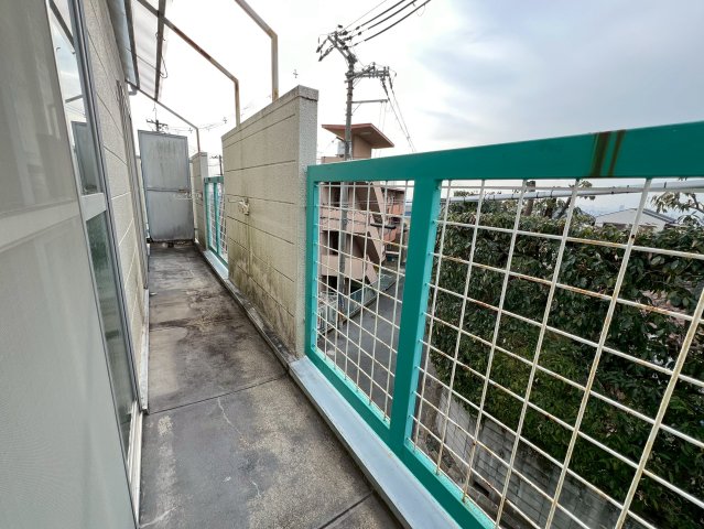 バルコニー　暖かな日差しのふりそそぐバルコニー